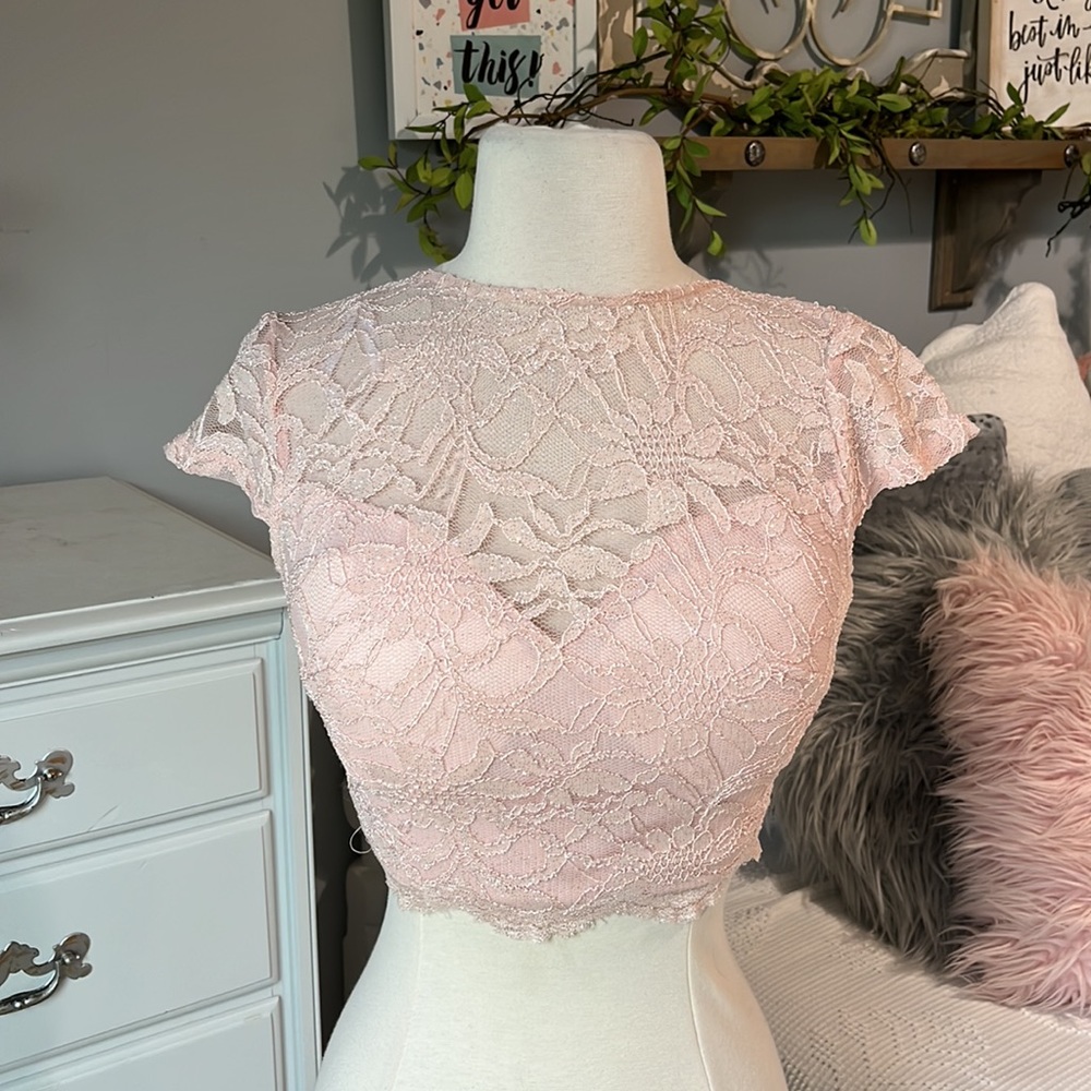 B Darlin Lace Top Criss Cross Open Back Sash Tie Peach Womens 1/2 Romantic Lace